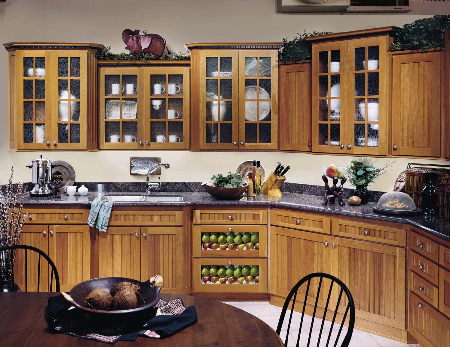 Кухни хорошие деревянные. Кухни в разных стилях. Кухня в колониальном стиле. Стили кухонной мебели. Красивые фасады для кухни.