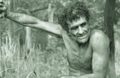 رجل يعيش 50 عاما في الغابات مثل طرزان, قصه رجل يعيش بالغابات